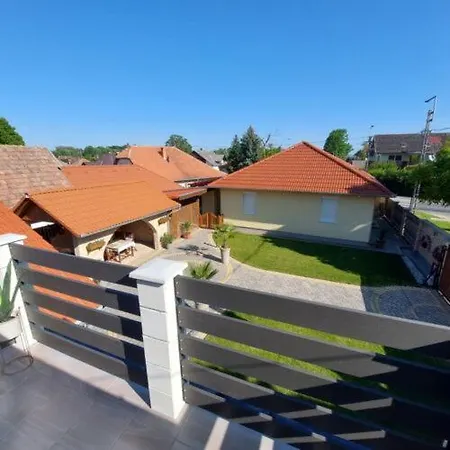 Lexi With Roof Terrace *